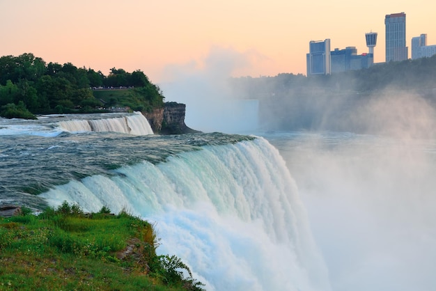 Amerykański Wodospad Z Wodospadu Niagara Zbliżenie O Zmierzchu Po Zachodzie Słońca