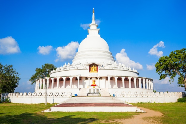 Ampara Peace Pagoda lub Ampara Sama Ceitya to jedna z wielu japońskich pagód pokoju na świecie