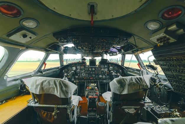 Zdjęcie an-24rb - wewnątrz kokpitu