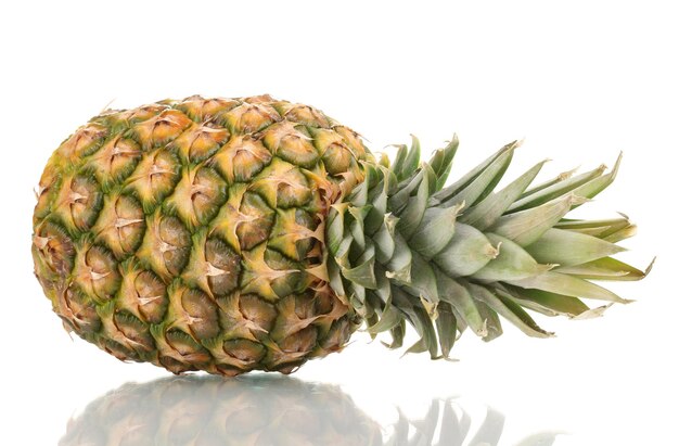 Ananas na białym tle