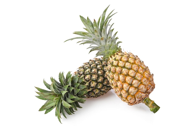 ananas na białym tle