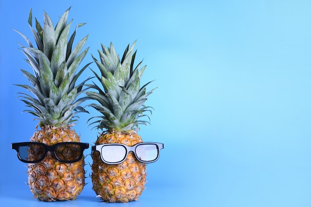 Ananas w okulary z bliska