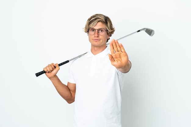Angielski człowiek gra w golfa co gest stopu