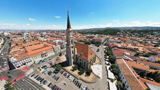 Anteny drone szeroki widok kościoła św Michała w Cluj Rumunia