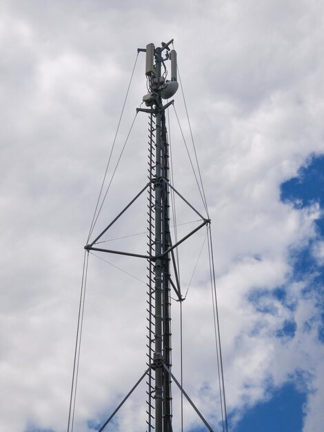 Anteny wieży komunikacyjnej