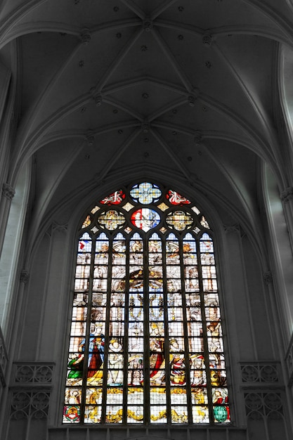 Antwerpia, Belgia - 2 października 2019: Wnętrza, obrazy i detale katedry Notre Dame d'Anvers w Antwerpii, region flamandzki, Belgia
