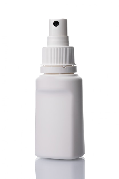 Antybakteryjne spray dezynfekujący butelka na białym tle