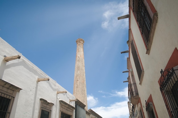 Antyczna wieża na ulicach San Jose Iturbide Guanajuato