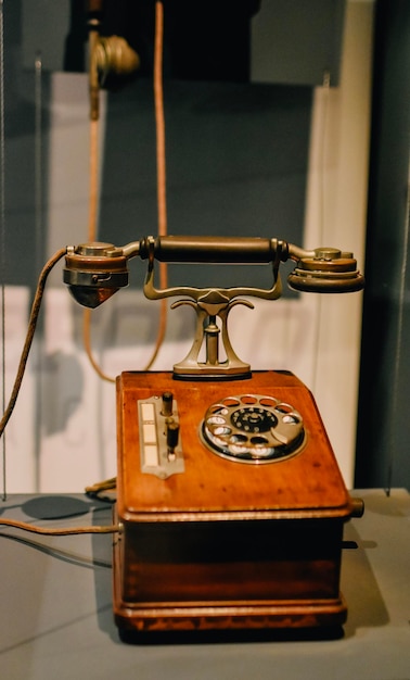 antyczny telefon w stylu vintage