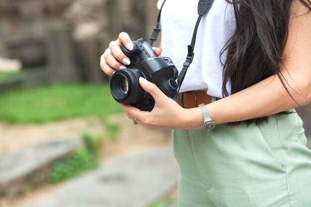 Aparat w ręku fotografa