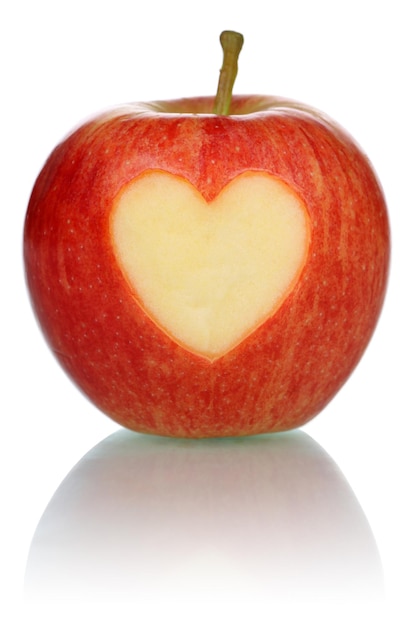 Apple z tematem miłości serca na białym tle