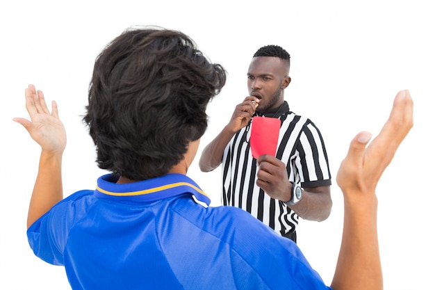 Arbiter pokazuje czerwoną kartkę gracz futbolu