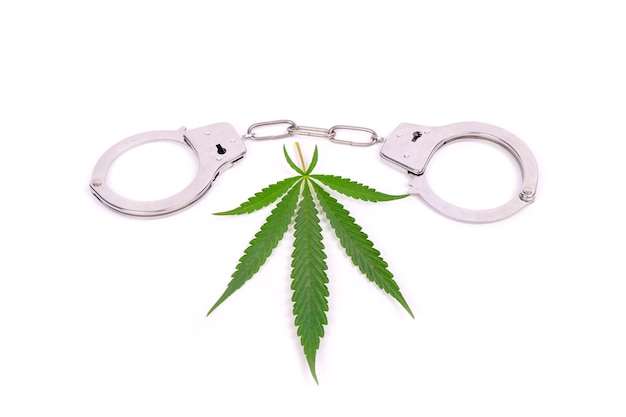 Aresztowanie Za Medyczną Marihuanę, Handel Narkotykami Z Konopi, Kajdanki I Zielony Liść.