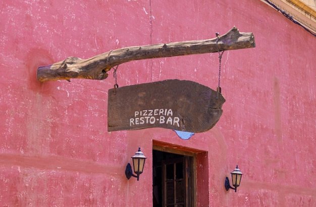 Argentyna kolorowe Cafayate kolonialne ulice kawiarnie i restauracje w historycznym centrum miasta