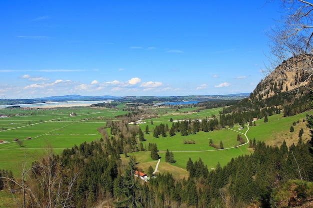 Arial widok od kasztelu Neuschwanstein kasztel w Niemcy w lato czasie.