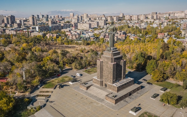 Armenia, Erewan, listopad 2019 - Widok z lotu ptaka na pomnik Matki Armenii