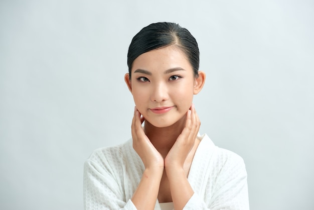 Asian girl beauty pielęgnacja skóry twarzy i zdrowie, zabiegi na twarz, doskonała skóra, naturalny makijaż