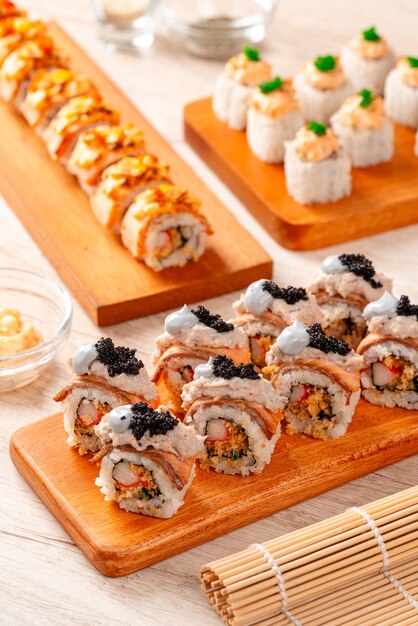 Asortowana Pyszna Sushi Roll