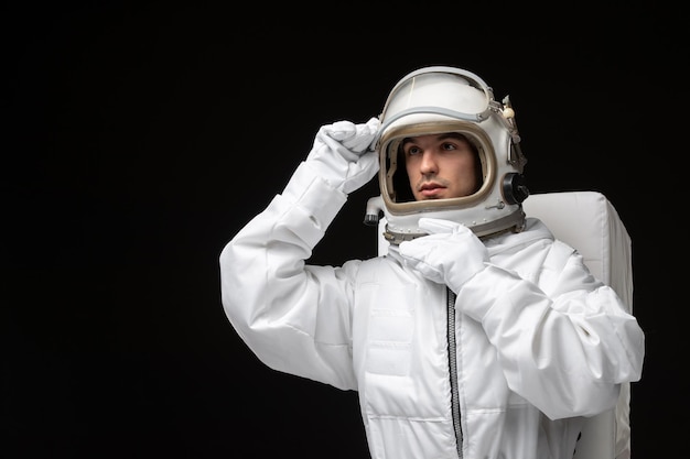 Astronaut Day Otwarty Szklany Hełm Kosmonauta W Białym Skafandrze Kosmicznym W Kosmosie Kosmos Galaktyka Planeta