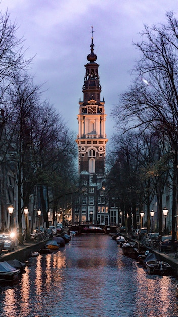 Atardecer en canal de Amsterdam, Países Bajos, Holandia