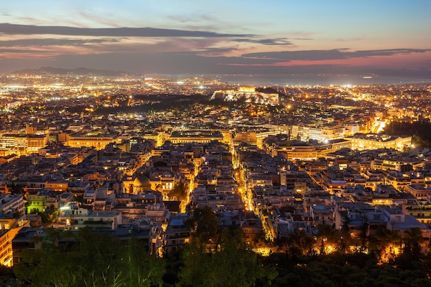 Ateny lotnicze panoramiczny widok z góry Lykabettus w Atenach, Grecja w nocy