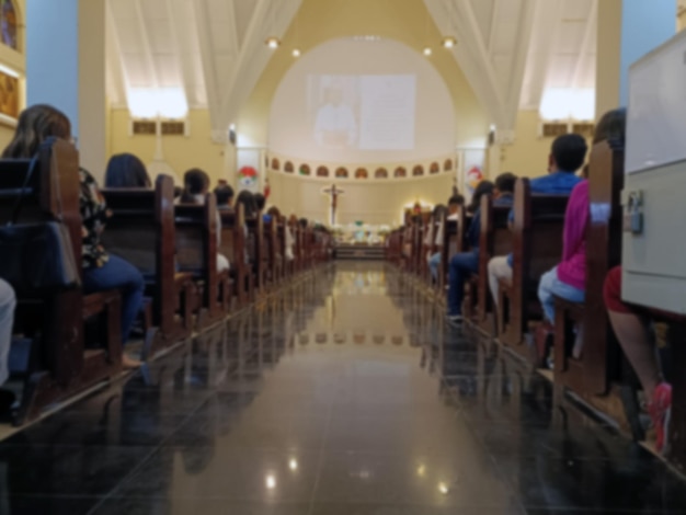 Atmosfera kultu w kościele św. Teresji w Dżakarcie
