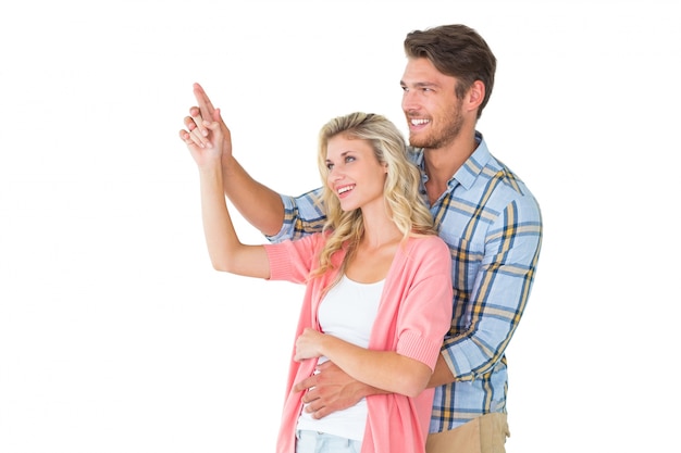 Zdjęcie atrakcyjna młoda para obejmując i wskazując