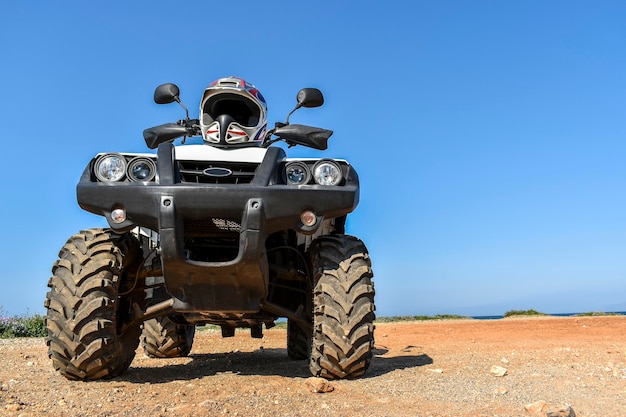 Atv Offroad Na Tle Gór I Nieba