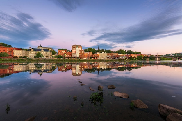 Augusta Maine USA panoramę centrum nad rzeką Kennebec