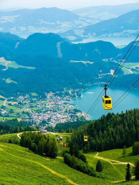 austria, górna austria, stan salzburg, sankt gilgen, widok na miasto i jeziora, wolfgangsee i mondsee