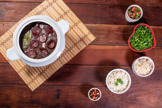 Autentyczna brazylijska Feijoada Obfite i aromatyczne danie