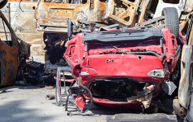 Auto w regionie Irpen Kijów Ukraina Rosja Ukraina wojna Cmentarz samochodów w Irpinie konsekwencje