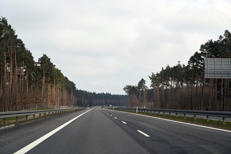 Zdjęcie autostrada a1 malownicza bursztynowa autostrada do gdańska widok z samochodu nowa autostrada a1 w polsce autostrada a1 oficjalnie nazwana bursztynową autostradą widok z samochodu na drogę