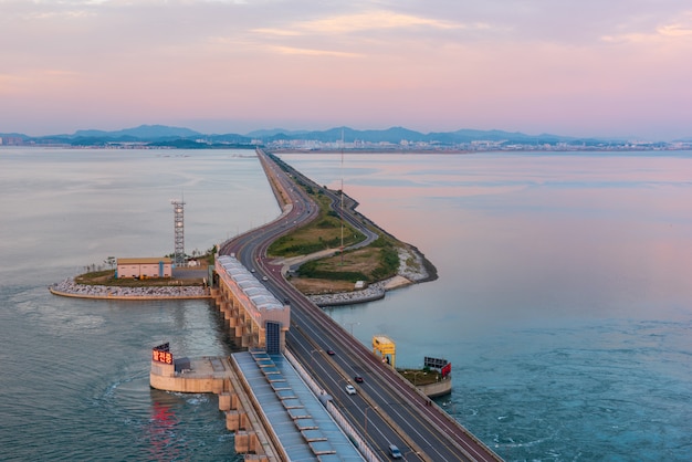 Zdjęcie autostrada daebu wyspa przy incheon, południowy korea.