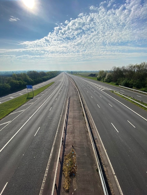 Autostrada W Wielkiej Brytanii Jest Opuszczona Podczas Epidemii Koronawirusa