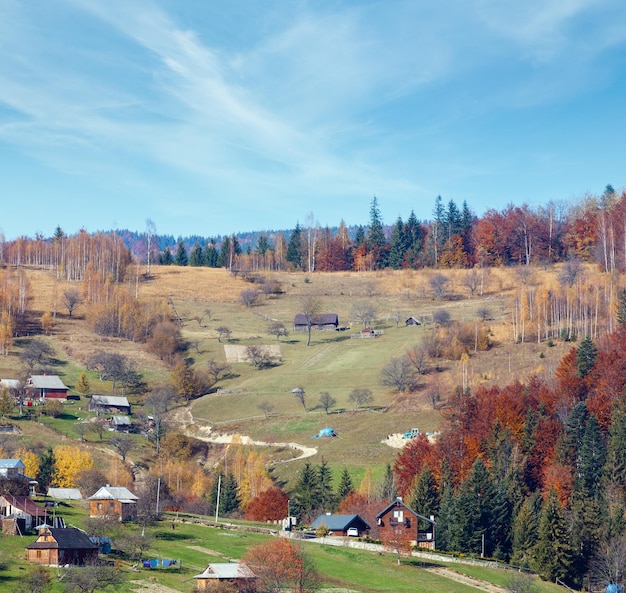 Zdjęcie autumn carpathian village ukraina