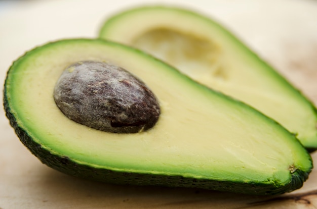 Avocado przyrodnia owoc z ziarna zakończeniem up