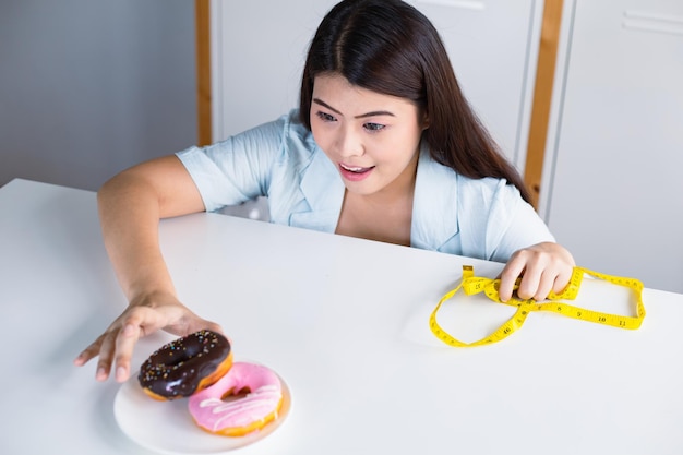 Azjatki Mają Ochotę Na Pyszne Pączki