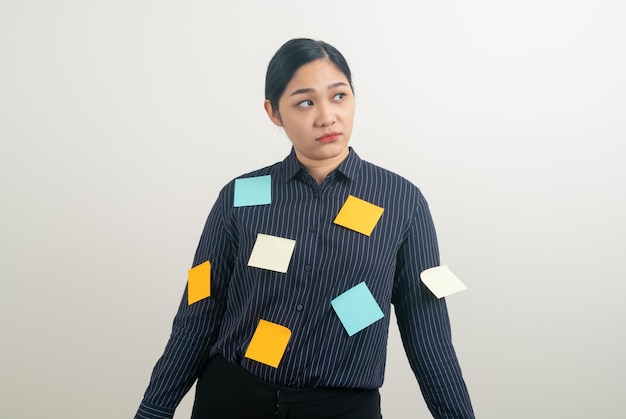 Zdjęcie azjatycka biznesowa kobieta stresuje ciężką pracą