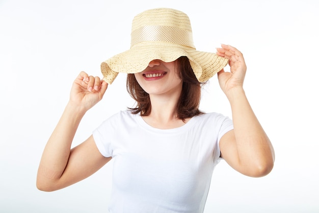 Azjatycka kobieta jest ubranym lato słomianego kapelusz