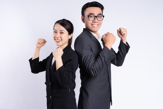Azjatycki Biznesmen I Bizneswoman Pozują Na Białym Tle