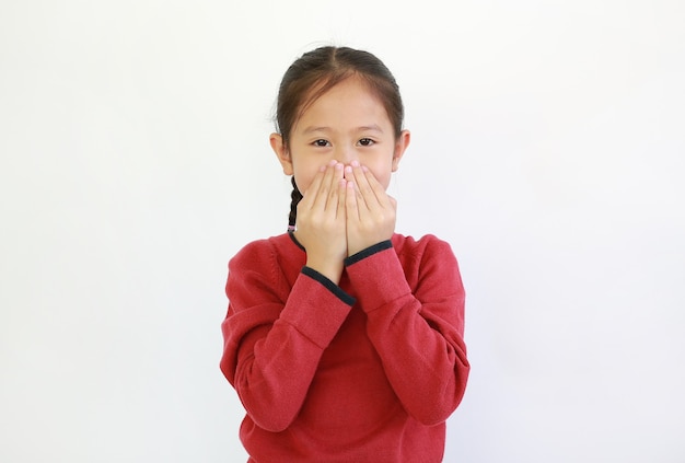 Azjatyckie Dziewczynki Obejmujące Usta Rękami Na Białym Tle