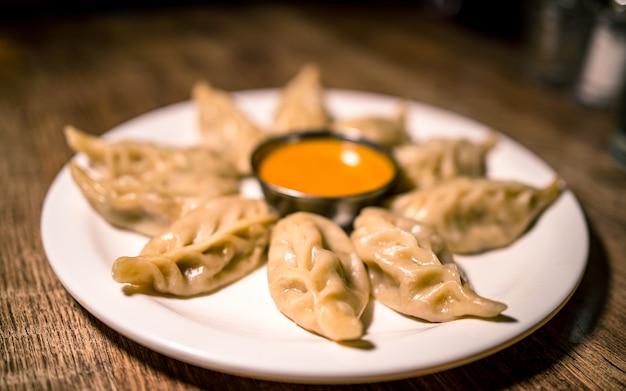 Azjatyckie Fast Foody Pikantne Pyszne Pierogi W Katmandu Nepal