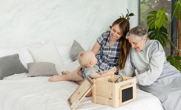 Babcia spędza czas z rodziną