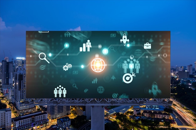 Badania i rozwój technologiczny świecące ikony na billboardzie Nocna panorama miasta Kuala Lumpur Koncepcja innowacyjnych działań rozszerzających nowe usługi lub produkty w Malezji Azja