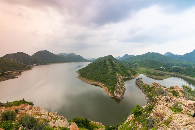 Badi Sagar Jezioro Udaipur Radżastan