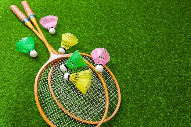 Zdjęcie badminton na trawie