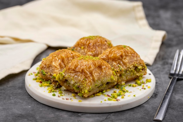 Baklava pistacjowa Zbliżenie Tradycyjne smaki Bliskiego Wschodu Tradycyjna turecka baklava nazwa lokalna fistikli baklava