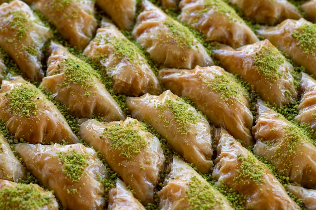 Baklava Tradycyjne smaki Bliskiego Wschodu Miejscowa nazwa Baklava to kaymakli sobiyet Zbliżenie