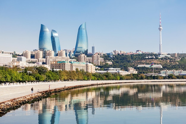 Baku, Azerbejdżan - 15 Września 2016: Baku Flame Towers To Najwyższy Wieżowiec W Baku, Azerbejdżan O Wysokości 190 M. Budynki Składają Się Z Apartamentów, Hotelu Oraz Biurowców.